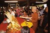 สละทองคำเข้าคลังหลวงกับองคืหลวงตามหาบัว-3.jpg