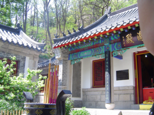 800px Taoist temple in Qingdao 2