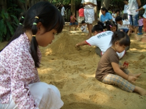 มีกองทรายสำหรับเด็กๆ