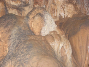 DSCF3422ผนังถ้ำอันวิจิตรในถ้ำน้ำคล้ายรูปช้าง2เชือก