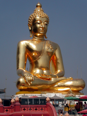 chiang saen giant buddha