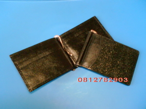 กระเป๋าหนังปลากระเบน Money Clip (หนีบธนบัตร) สีดำ
ใส่เงิน/นามบัตร/บัตรเครดิต