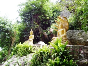 พระพุทธรูปในอุทยานร่มเกล้า