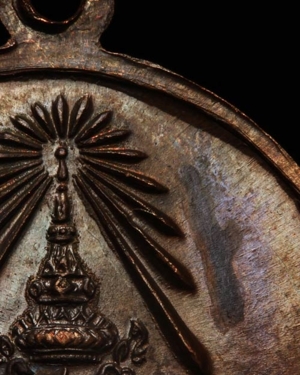 เหรียญหลัง ภปร. พ.ศ. 2521
พ่อท่านคลิ้ง วัดถลุงทอง
บล๊อคนวะ หูขีด ชฏาแตก