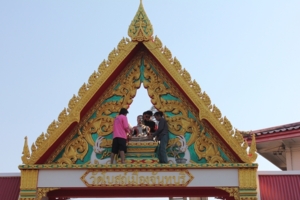 พระศรีอริยเมตไตรยจำลองประดิษฐานบนซุ้มประตูวัดโบสถ์เมืองจันทบุรี