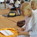 แม่ชีเตือนใจ  พุทธเจริญ เป็นตัวแทนถวายปัจจัยสร้างพระไตรปิฏกและถวายปัจจัยสร้างโบสถ์ ณ วัดโพธิ์ชัย