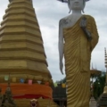 พระพุทธรูปปางประทานพรคู่พระธาตุจอมแจ้ง