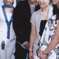 หมอแซม ถ่ายร่วมกับ ทีมงาน อาวียอง