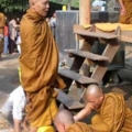 สรงเท้าพระอาจารย์