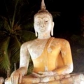 พระพุทธโธข้างเขาพระฉายเดี่ยวนี้ลงสีใหม่แล้วสีทองทั้งองค์
