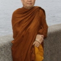 บทความทางธรรม : หลวงพ่อสอน "เริ่มที่จิต.."
คนเราโดยมากก็ปล่อยไปตามอารมณ์ เพ้อฝันไปตามอารมณ์ตัวเอง พอใจอย่างใดก็ไม่เคยรู้ใจตัวเอง ไม่เคยขัดใจตัวเอง เข