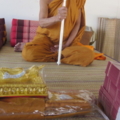 ถวายให้หลวงพ่อ
-ผ้าไตร
-พระพุทธรูป
-หนังสือธรรมะ