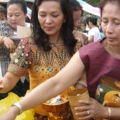 ร่วมใจใส่บาตร1