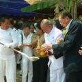 พิธีเททองหล่อพระปางเปิดโลกจำนวน๘องค์ที่วัดพระธาตุแสงรุ้งเมื่อ ๙ มีนาคม ๒๕๕๗