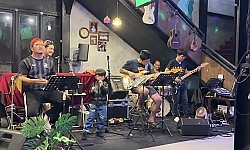 เพื่อเธอ - โดย น้องว่าน วัย 7 ขวบ (จากสระบุรี)