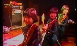 ผมรักครู (Pom-Rak-Kroo)-live : เอ็กซ์วายแซด (วง XYZ)